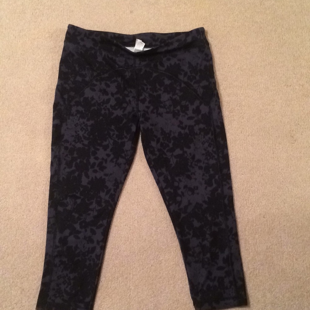 Lucky Lotus by Lucky Brand Athletic Capri Leggings